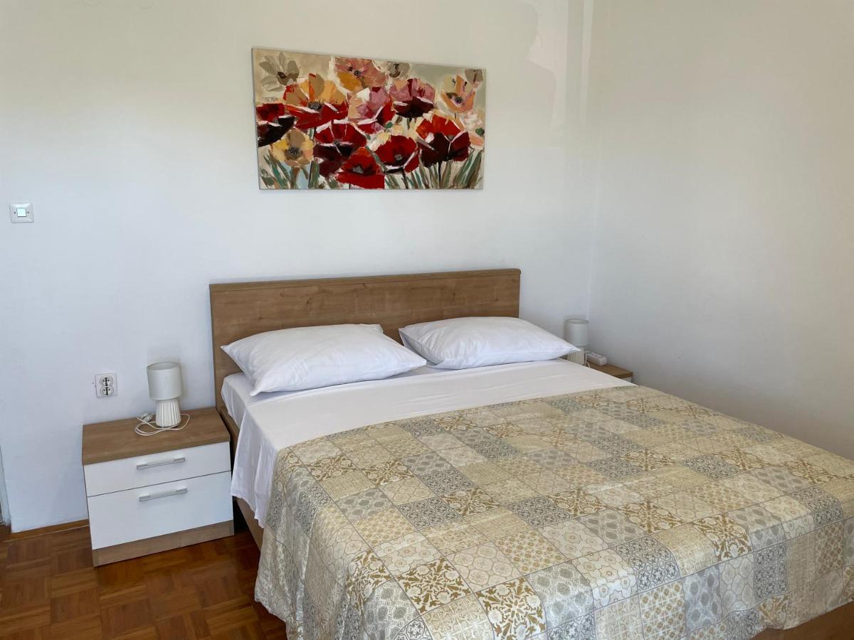 Diana Rooms And Apartments Starigrad Paklenica Exteriör bild