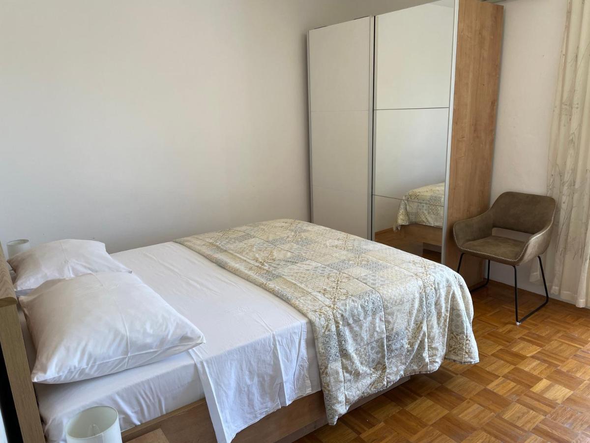 Diana Rooms And Apartments Starigrad Paklenica Exteriör bild