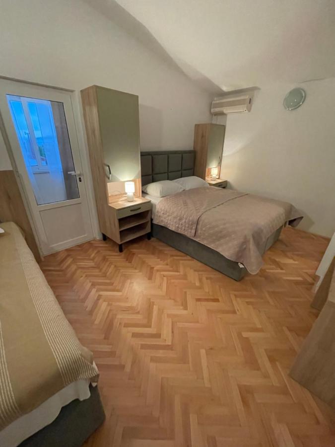 Diana Rooms And Apartments Starigrad Paklenica Exteriör bild