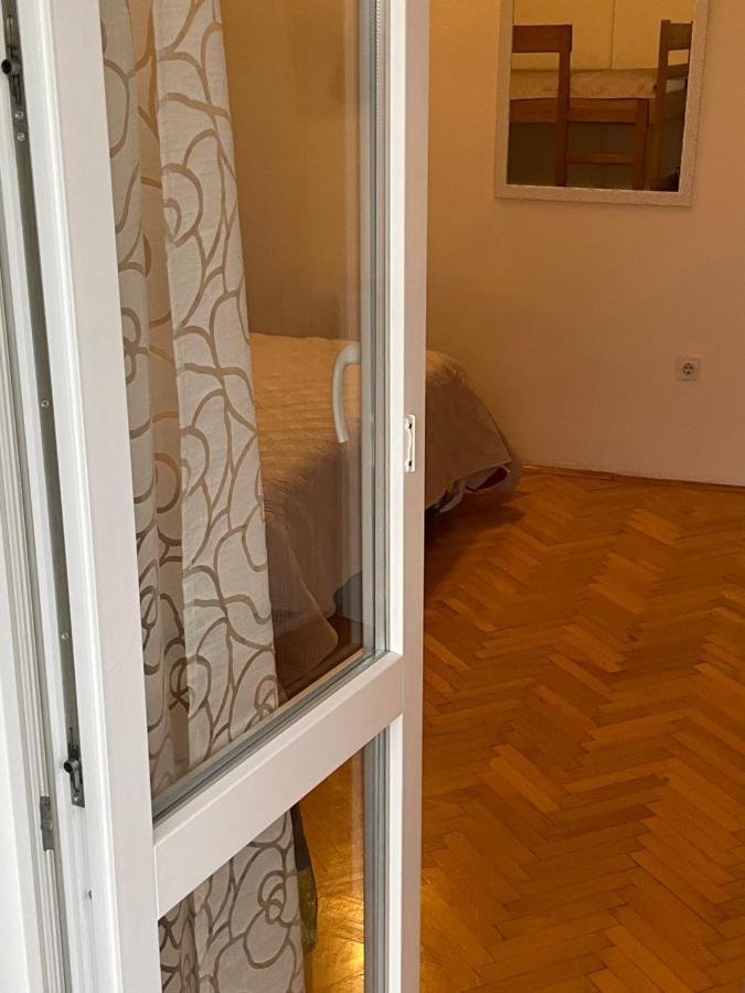 Diana Rooms And Apartments Starigrad Paklenica Exteriör bild