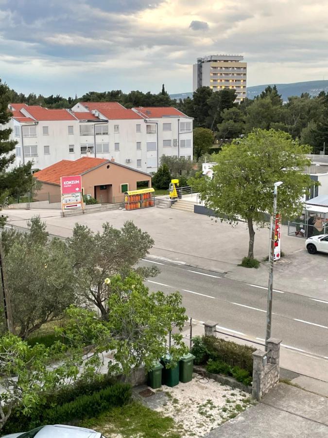 Diana Rooms And Apartments Starigrad Paklenica Exteriör bild