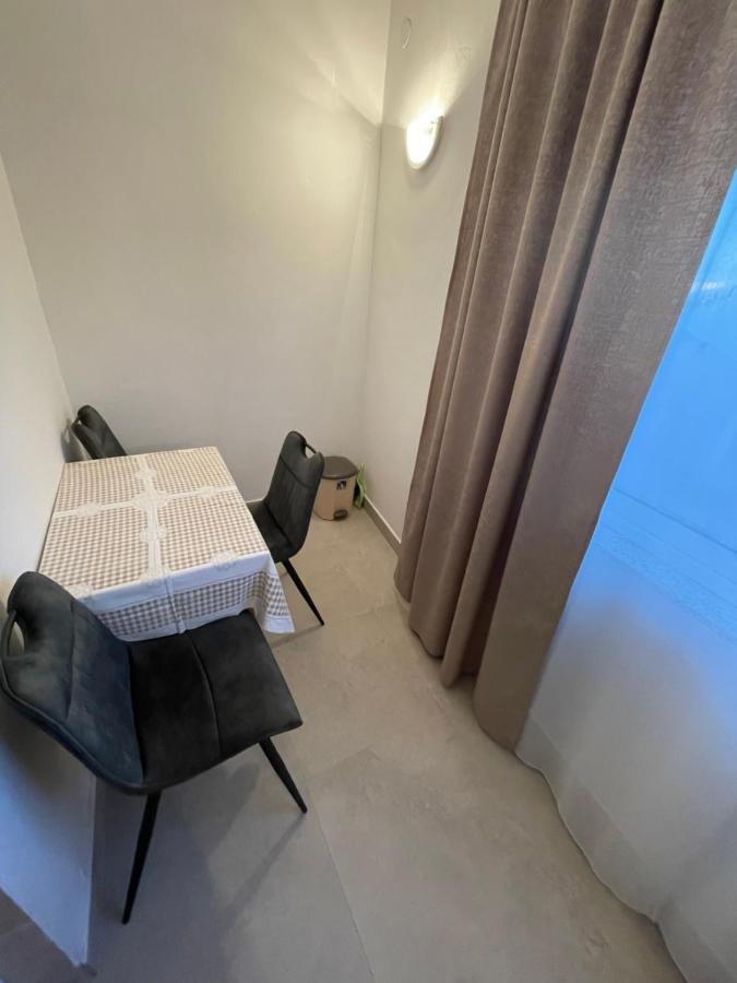 Diana Rooms And Apartments Starigrad Paklenica Exteriör bild