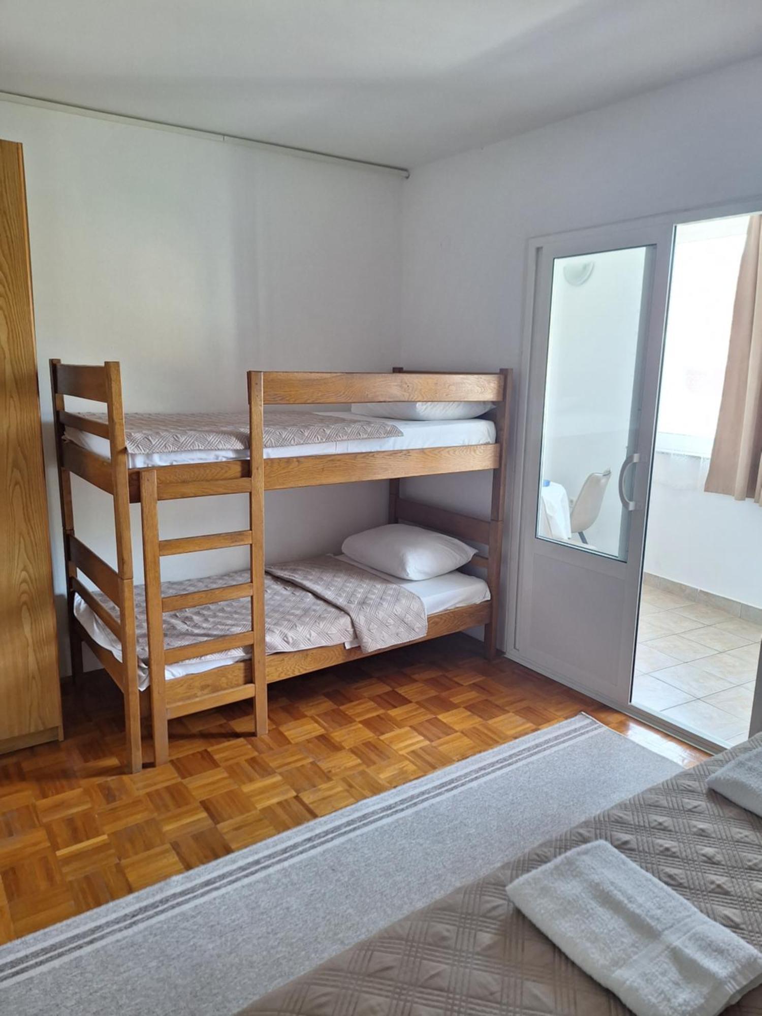 Diana Rooms And Apartments Starigrad Paklenica Exteriör bild