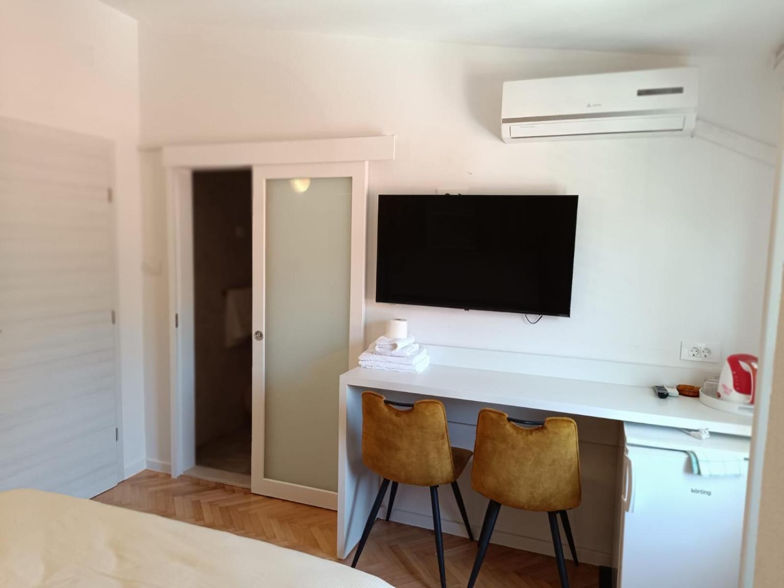 Diana Rooms And Apartments Starigrad Paklenica Rum bild