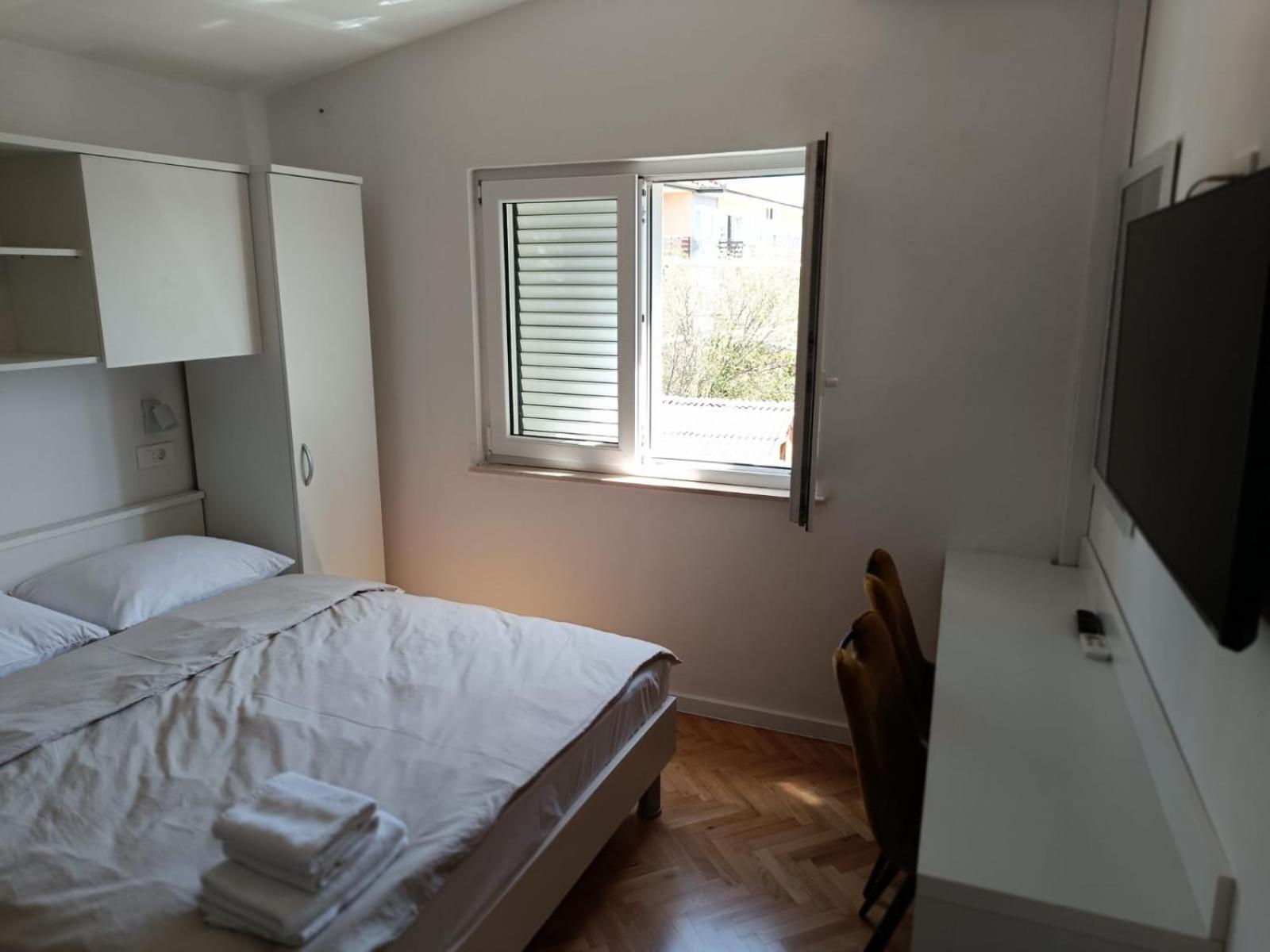 Diana Rooms And Apartments Starigrad Paklenica Rum bild