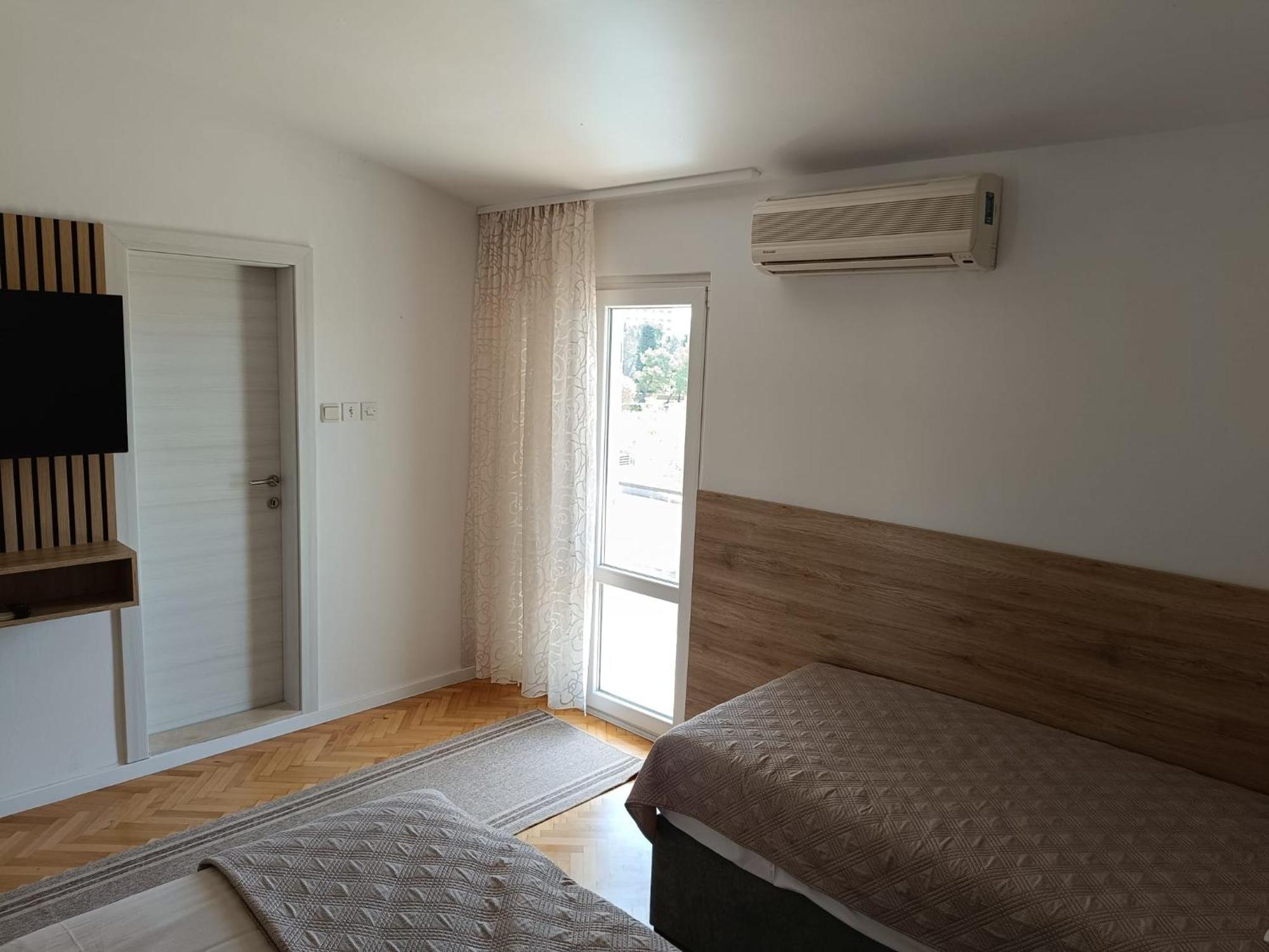 Diana Rooms And Apartments Starigrad Paklenica Exteriör bild