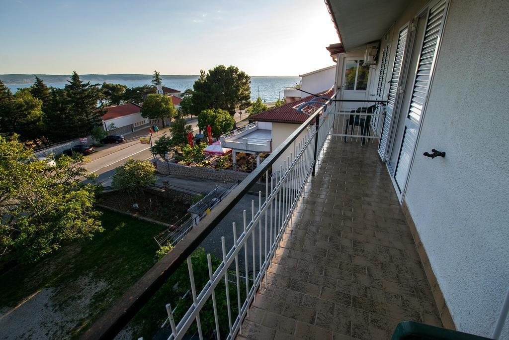 Diana Rooms And Apartments Starigrad Paklenica Exteriör bild