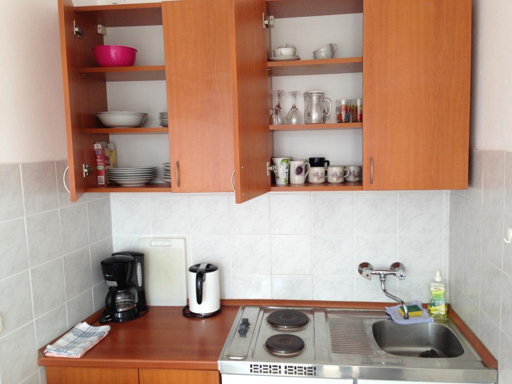 Diana Rooms And Apartments Starigrad Paklenica Rum bild